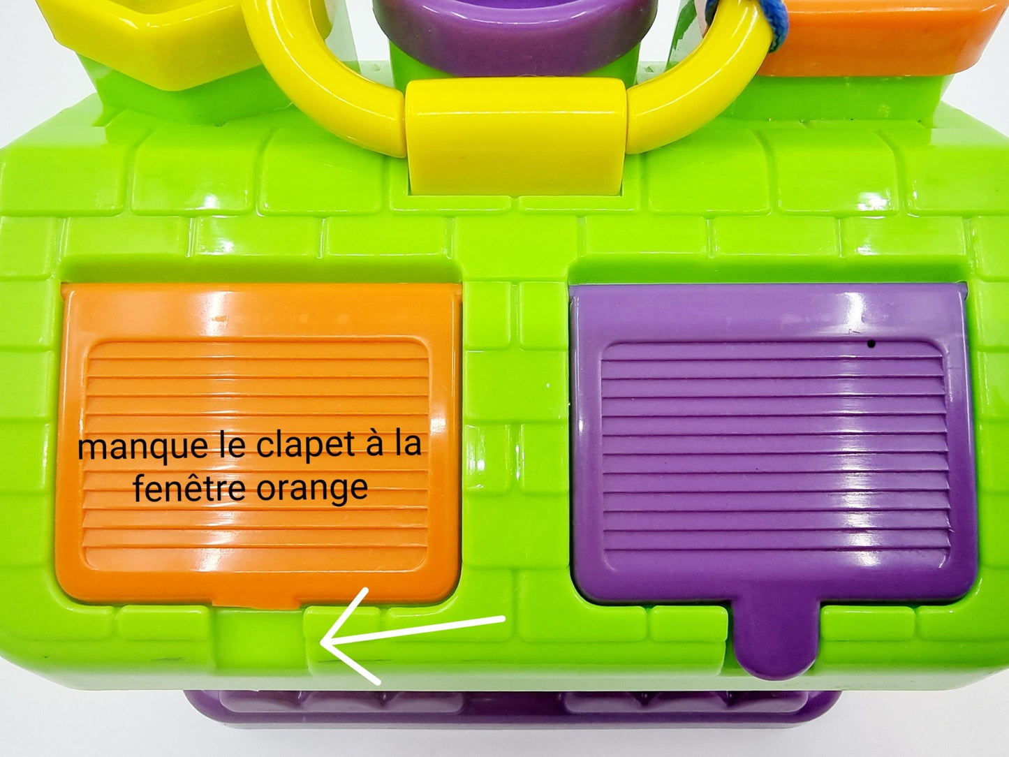 Maison colorée avec ses 3 personnages