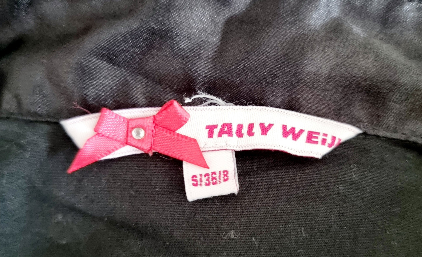 Tunique noire à poches apparentes (SIZE : S/36)