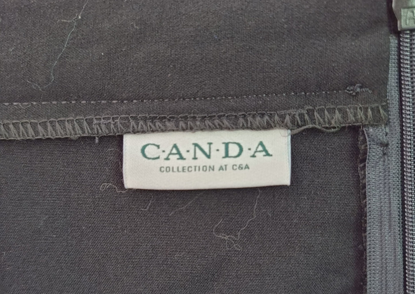 Jupe mi-longue avec ceinture noire (SIZE : CH 46 /E 48)