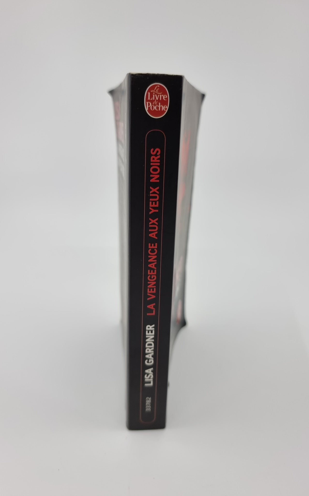 Livre - La vengeance aux yeux noirs