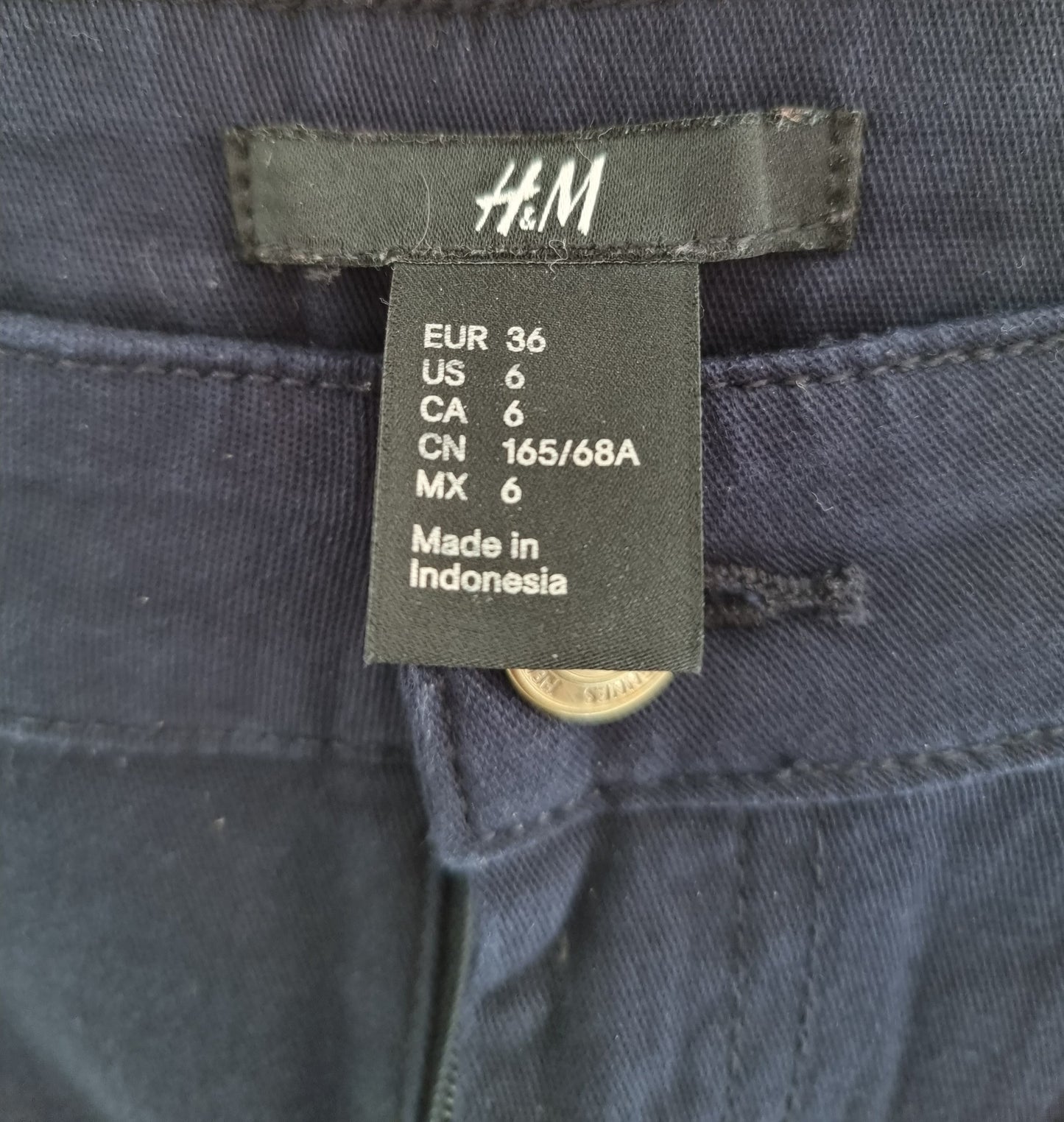 Pantalon bleu marine avec bande noir sur les côtés (SIZE : 36)