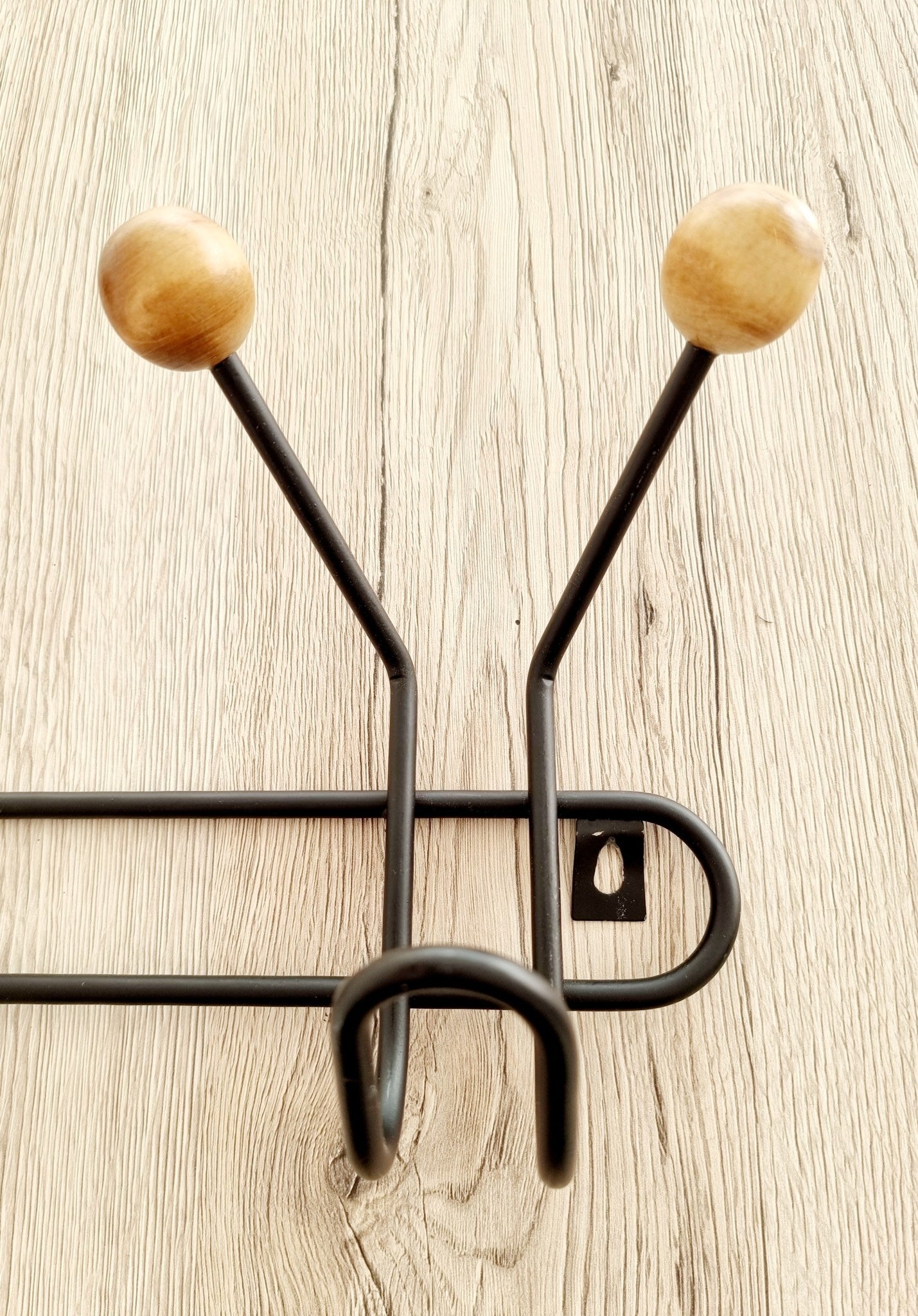 Patère avec boules en bois