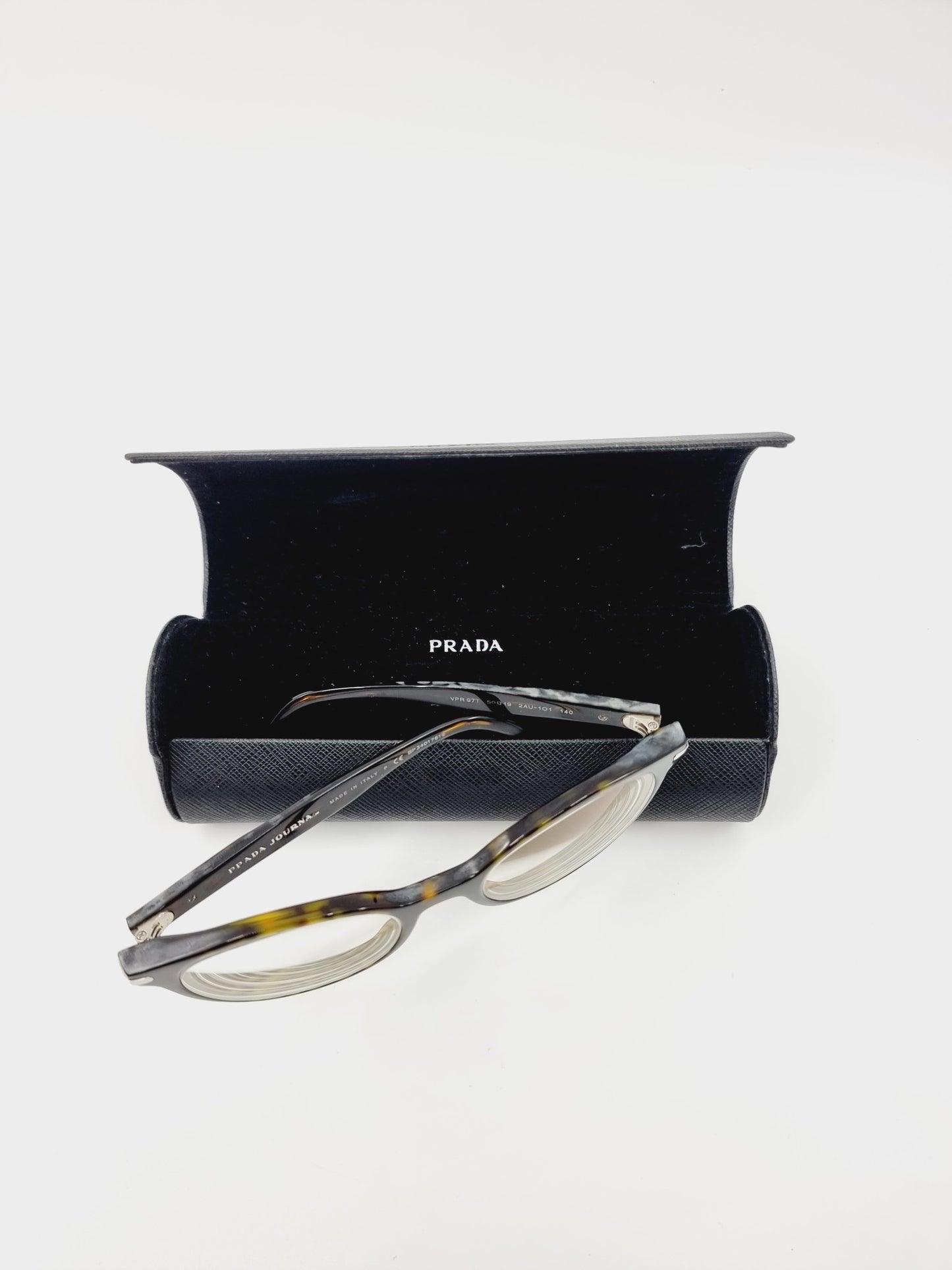 Monture - Prada Journal