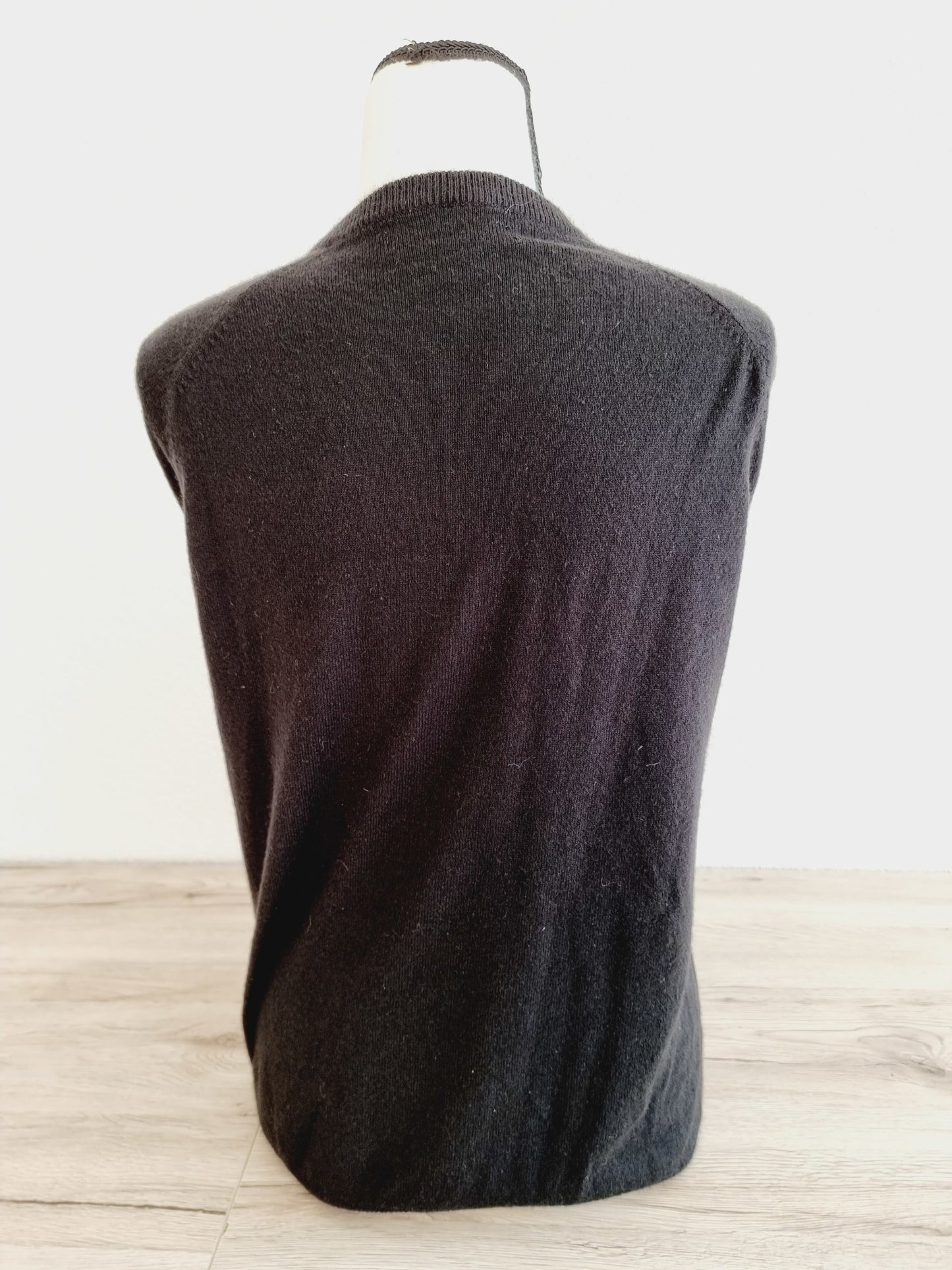 Pull noir col en V (SIZE : M)