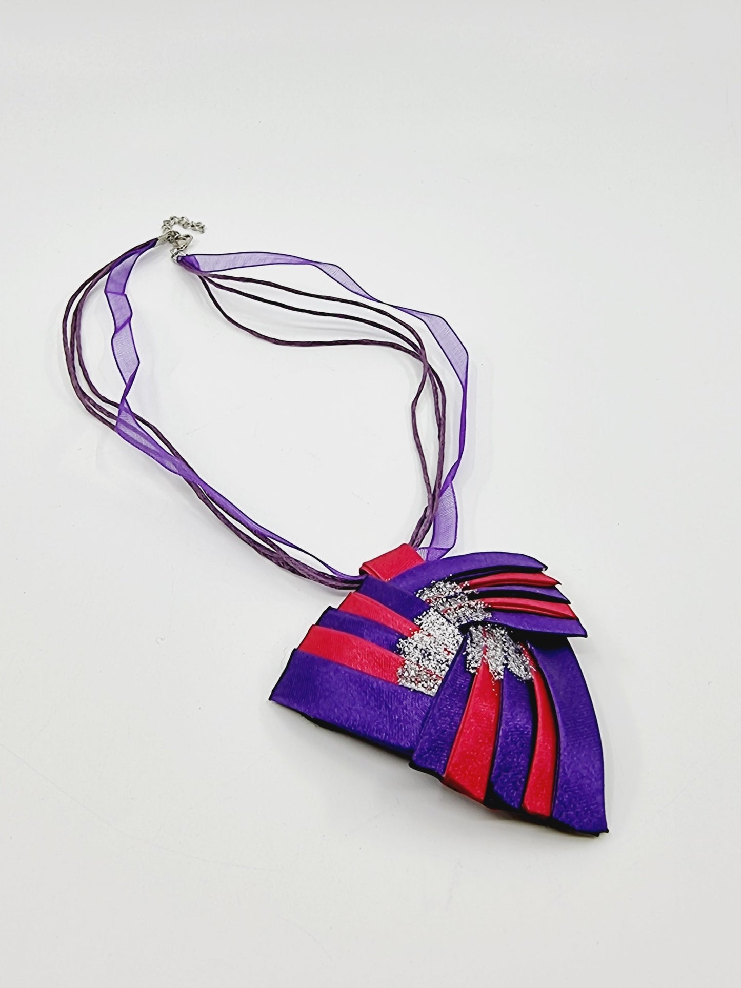 Collier en tissu bicolore - violet/rose avec paillettes