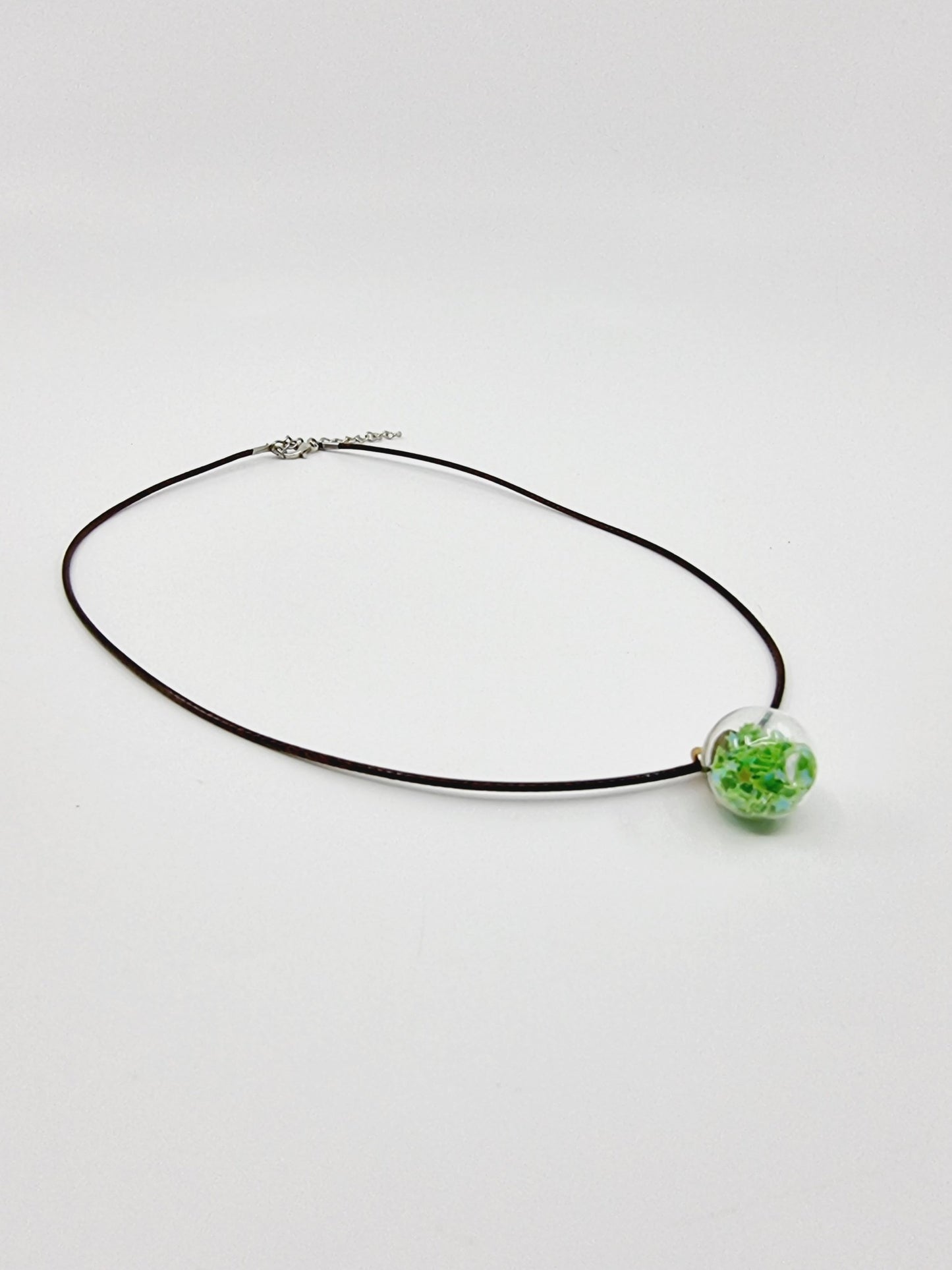 Collier boule - étoiles vertes