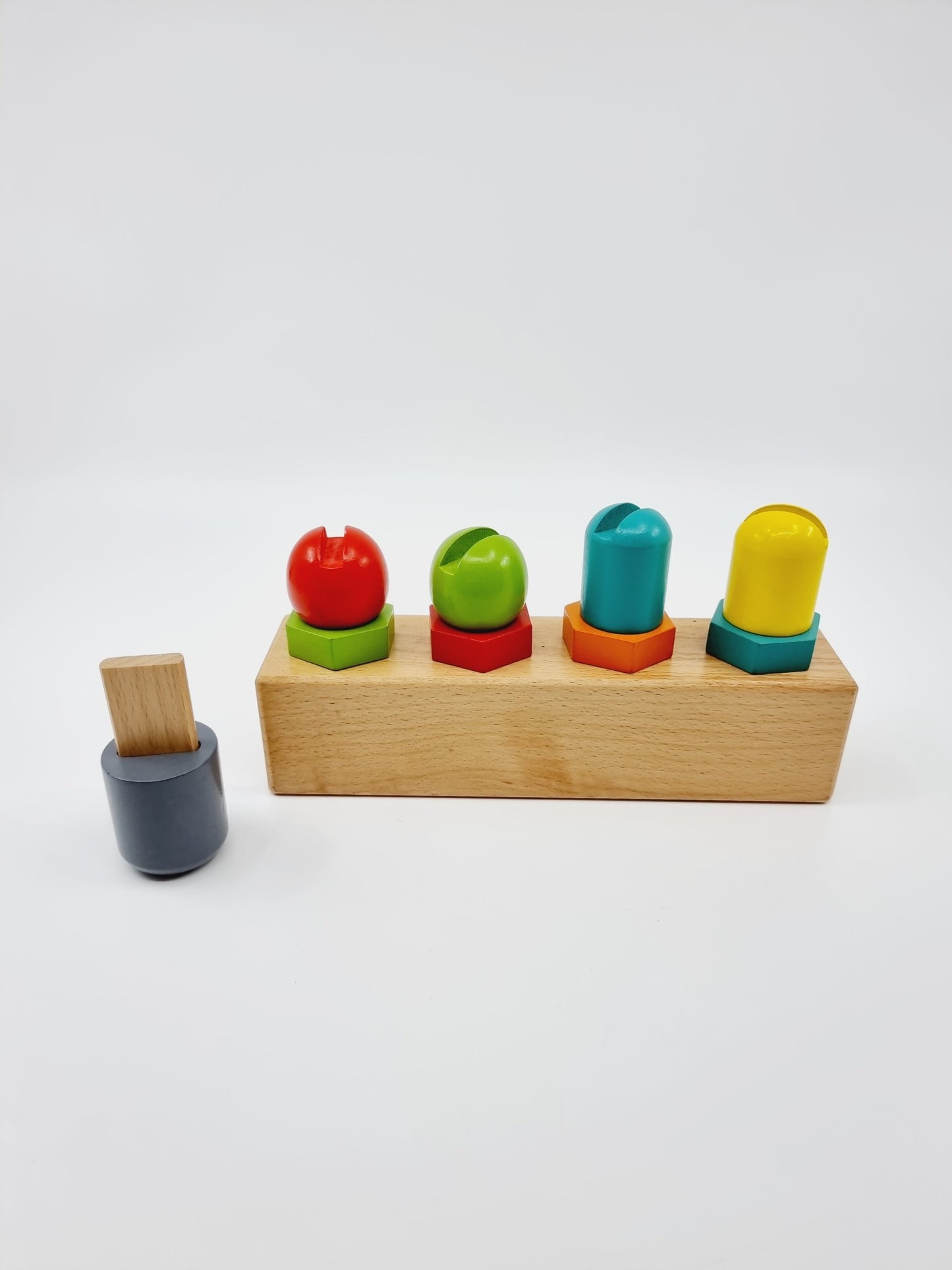 Visse & dévisse ton jouet en bois