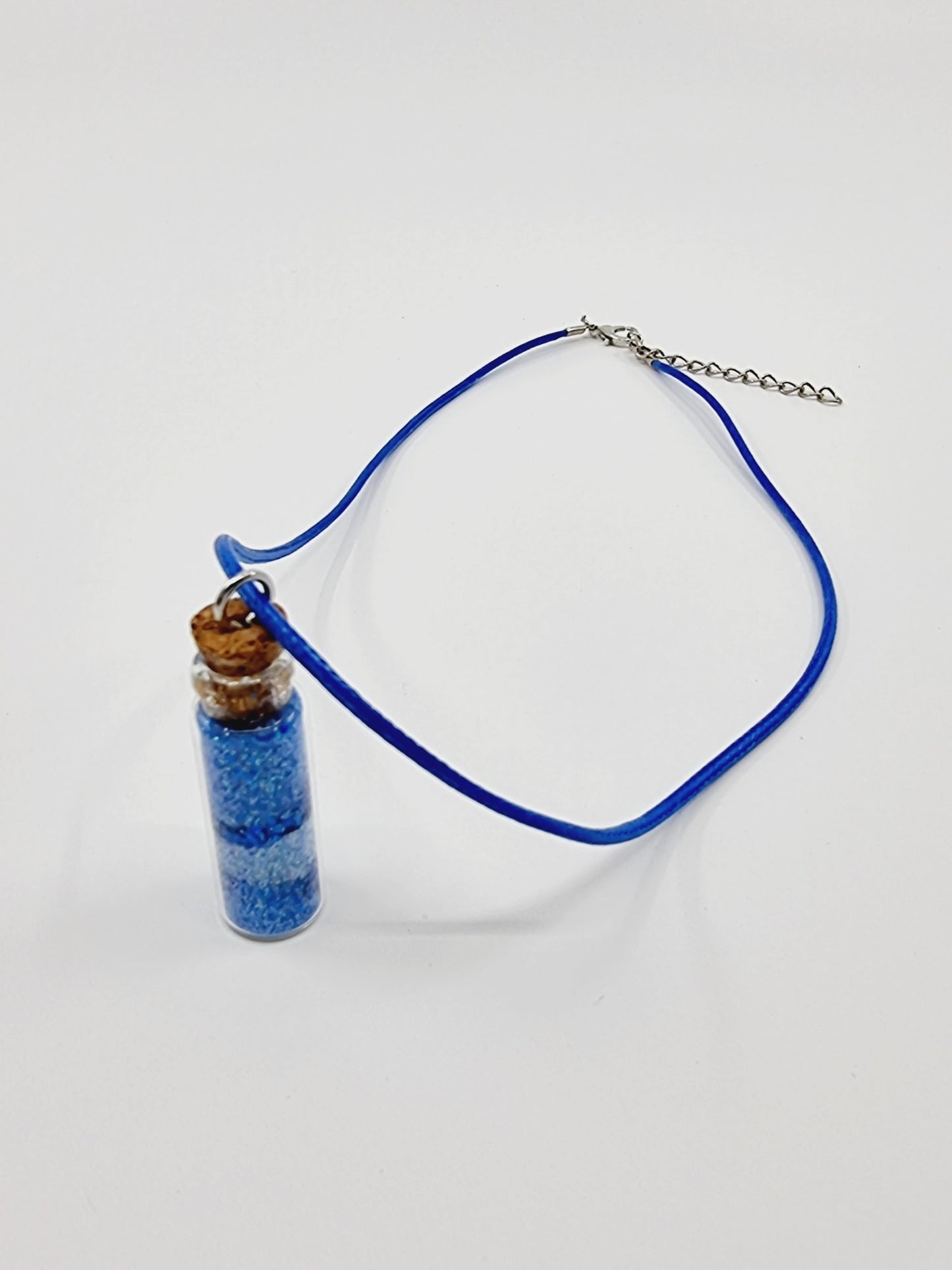 Collier fiole - paillettes nuances de bleu