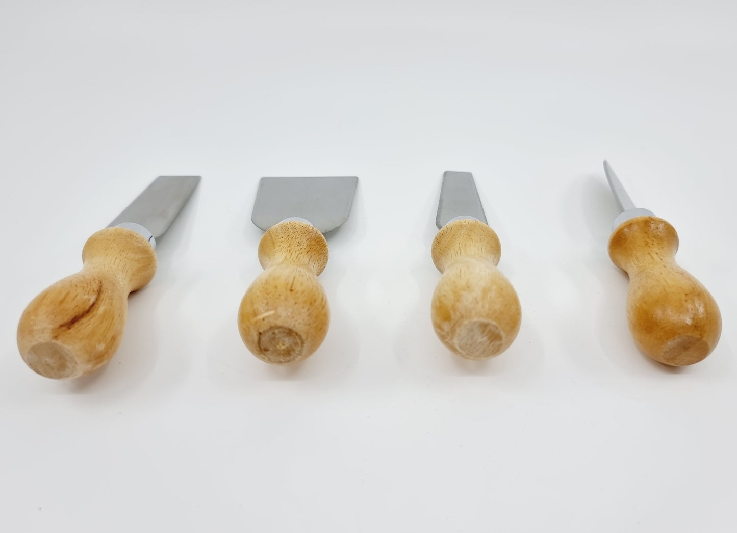 Support à 4 couteaux à fromage en bois