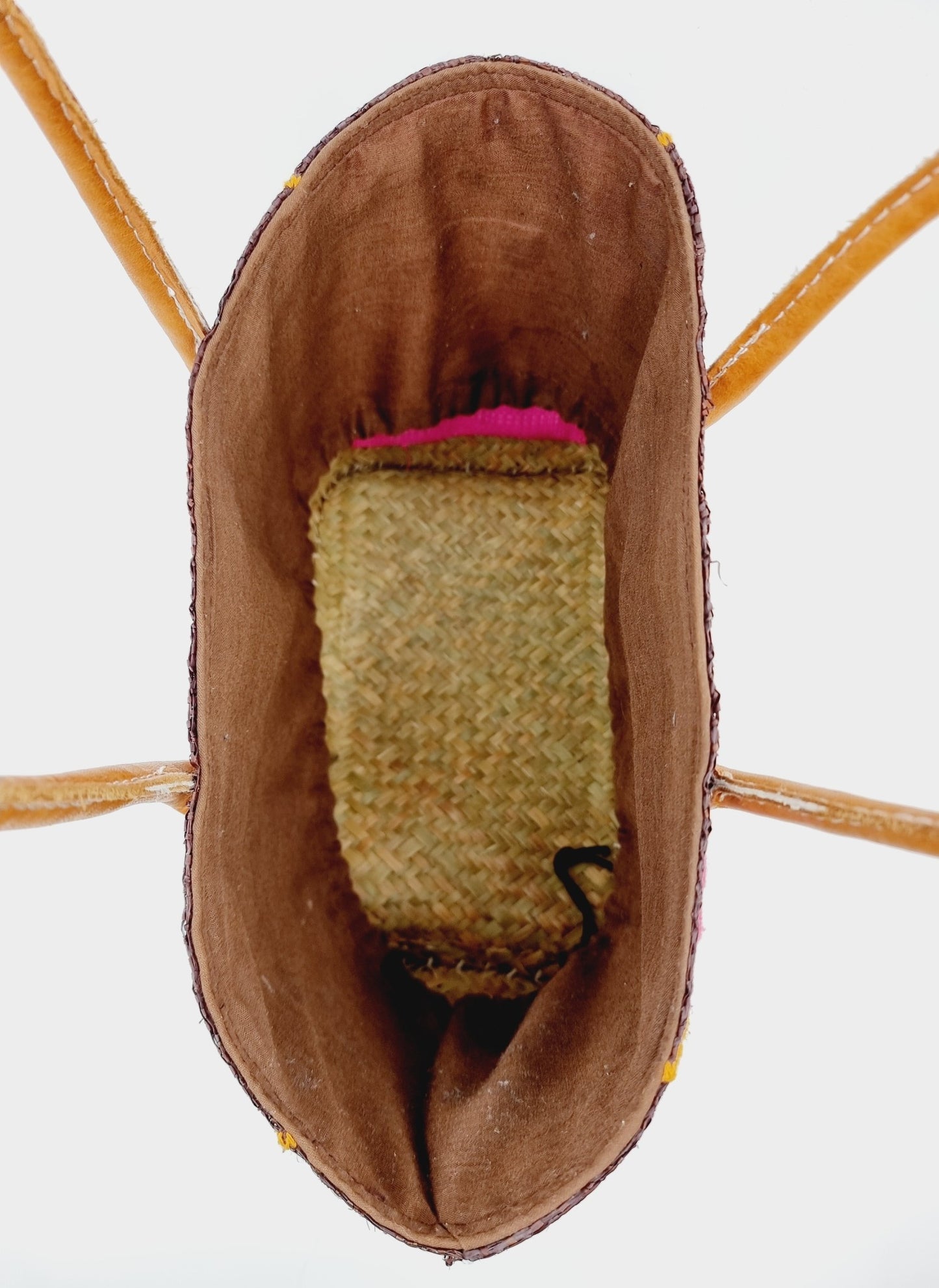 Cabas brodé en raphia