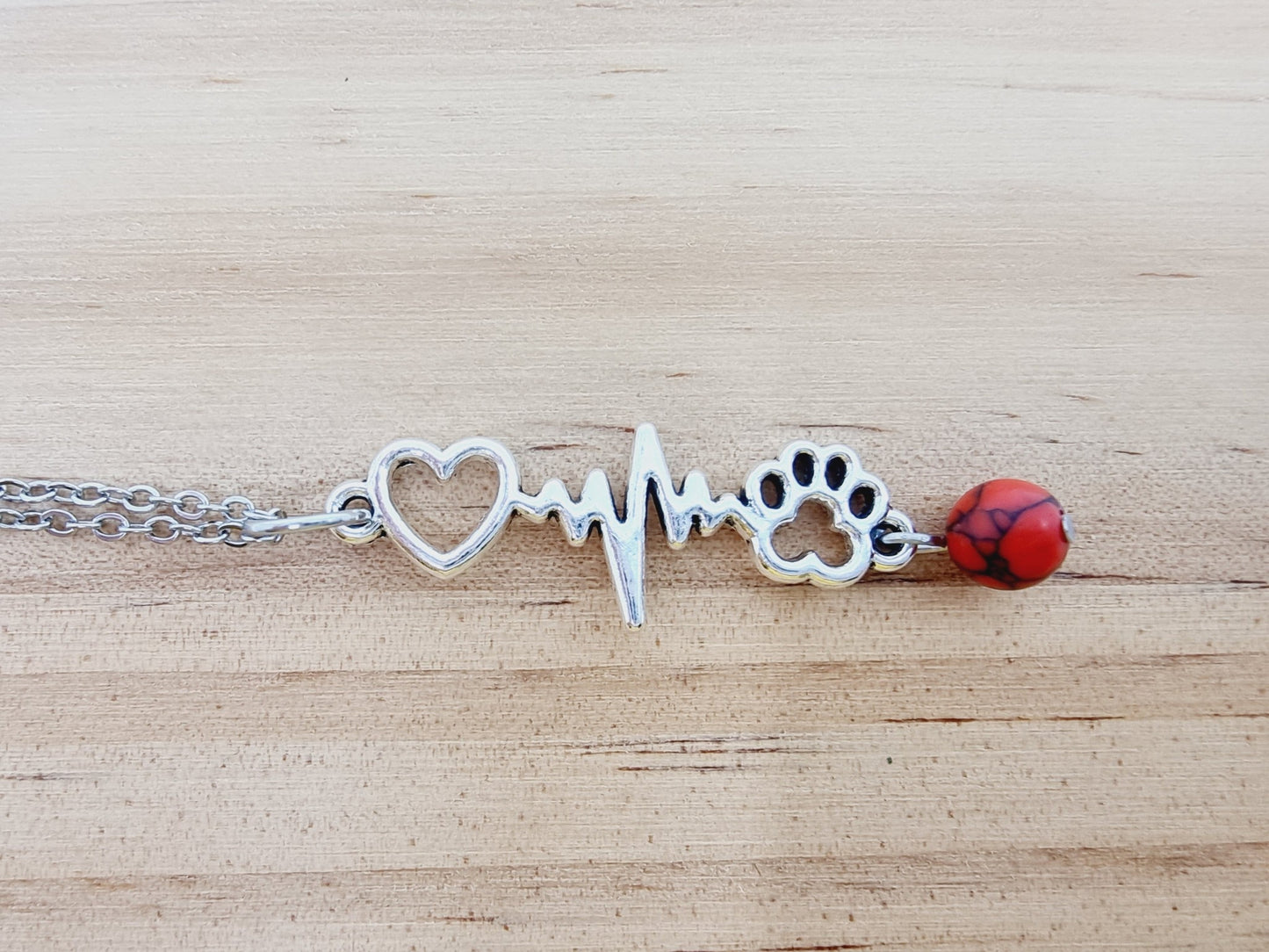 Collier battement de coeur - Howlite rouge