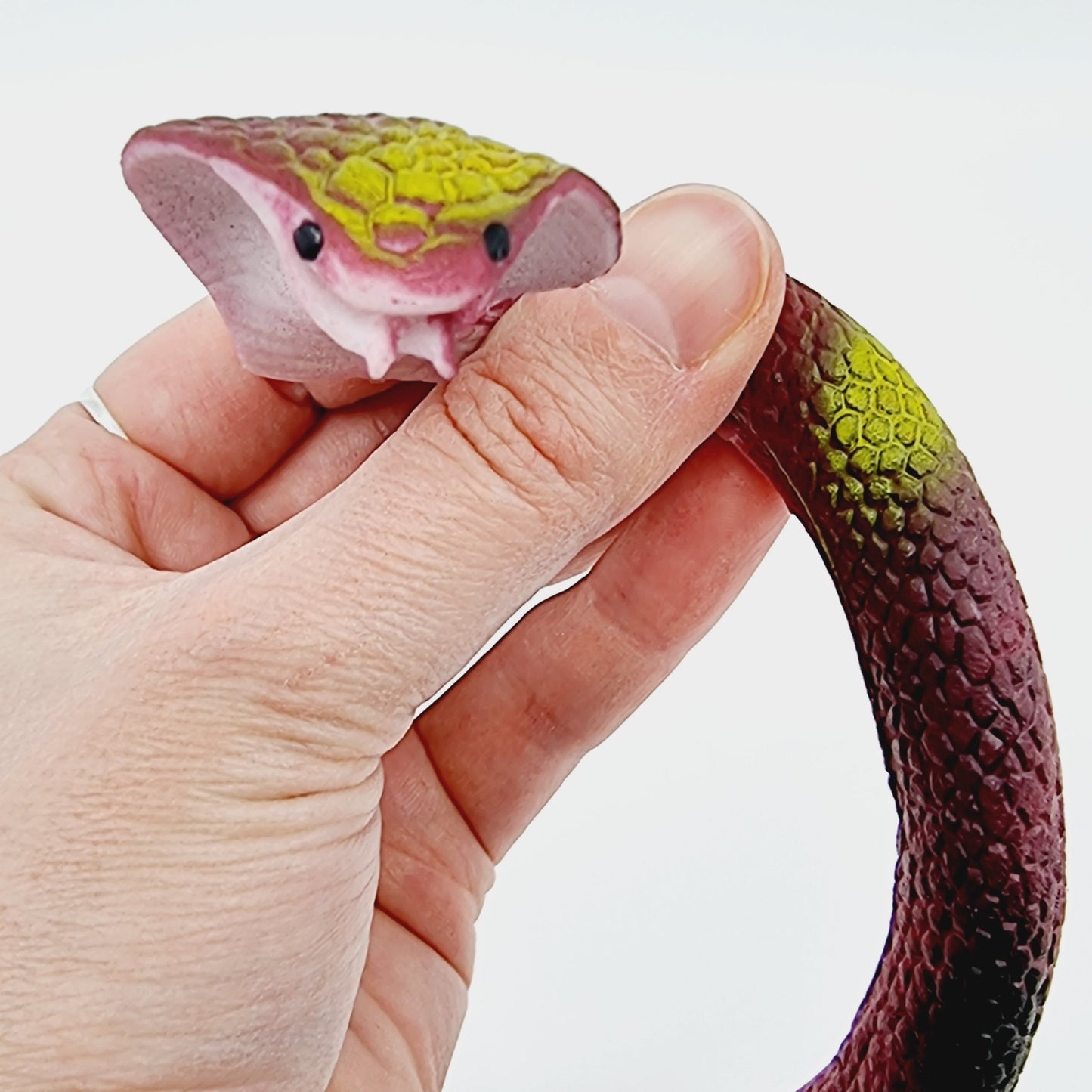 Serpent en plastique - rouge