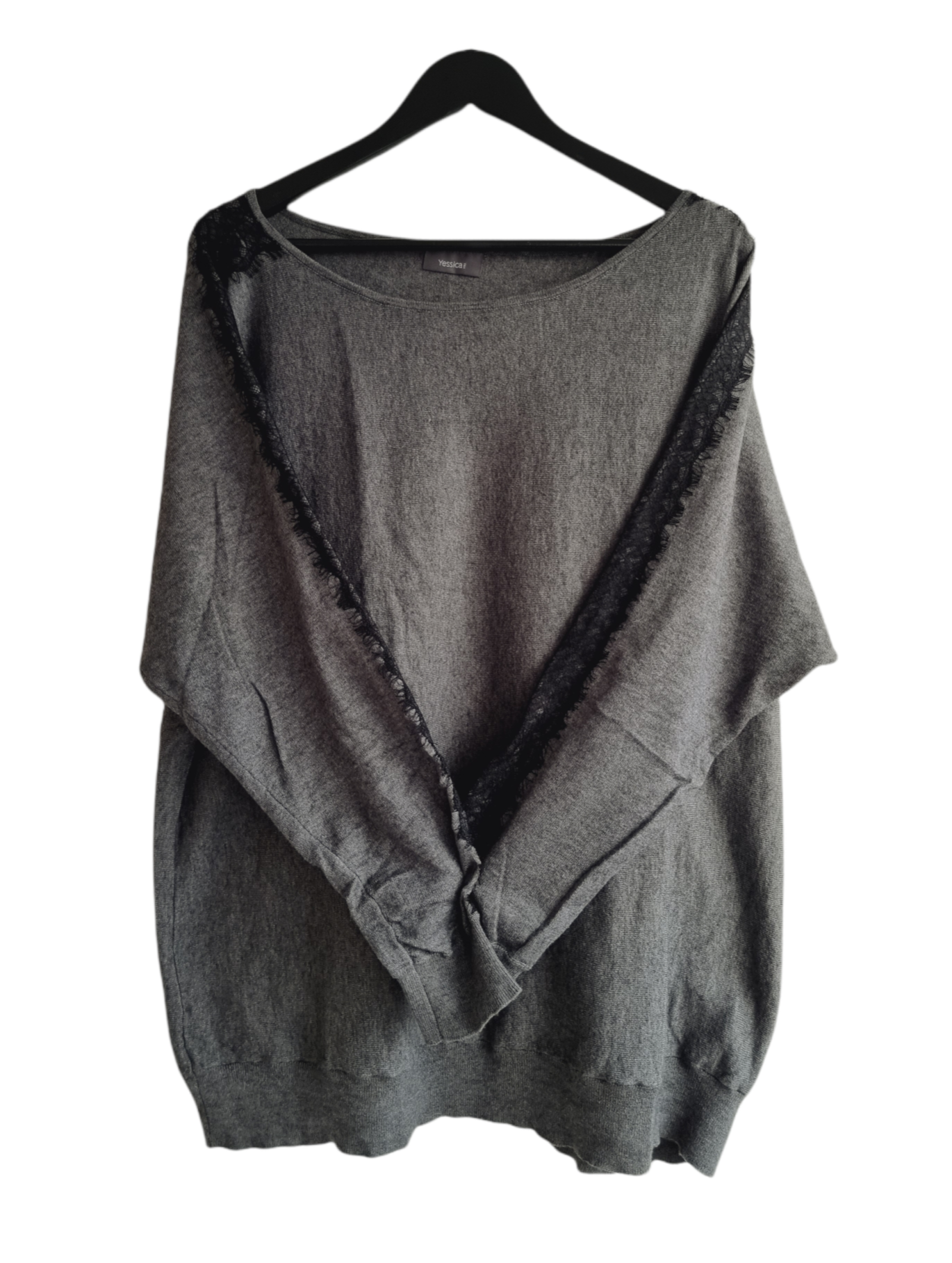 Pull gris avec dentelle le long des manches (SIZE : XL)