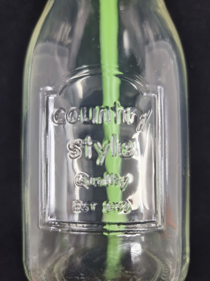 Cagette en bois avec 4 bouteilles avec couvercle et paille