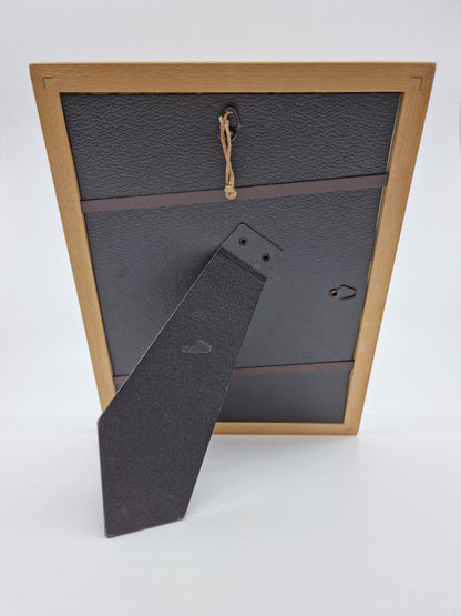 Cadre en bois avec fleurs séchées