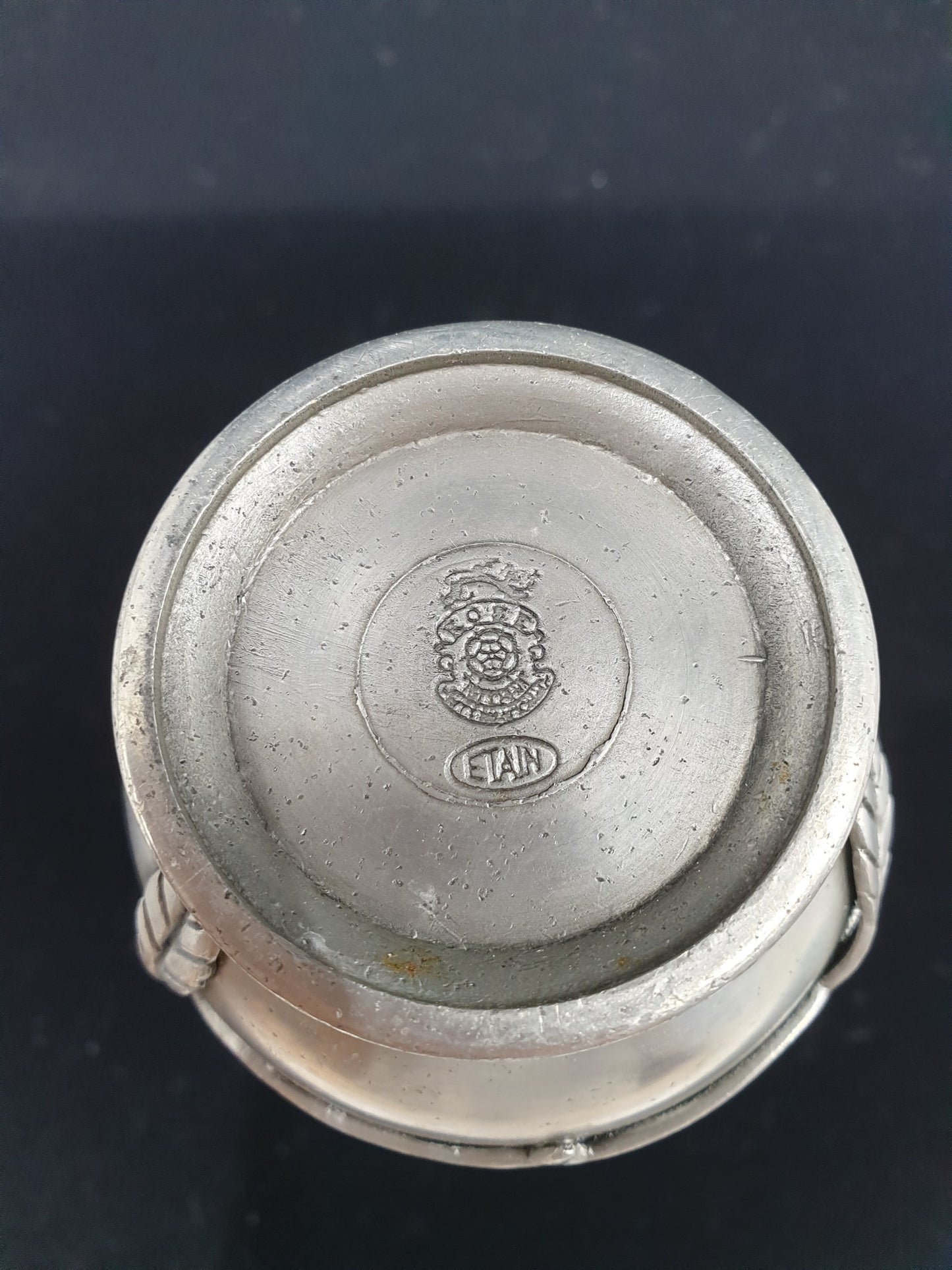 Vase en étain - Lierre