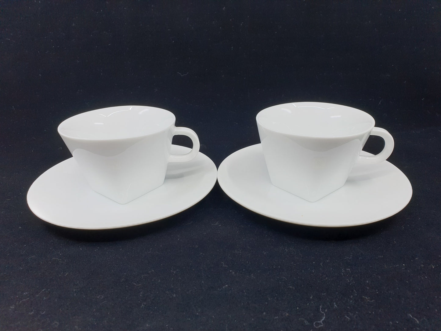 Tasse & sous-tasse en porcelaine (2x2 pièces)