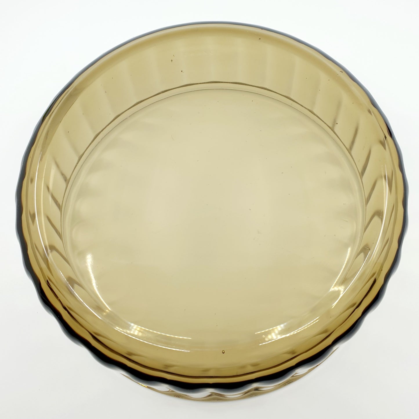 Plat canelé en verre fumé