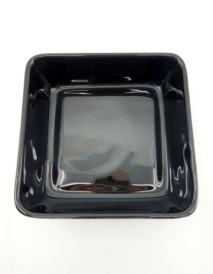 Petit plat carré noir