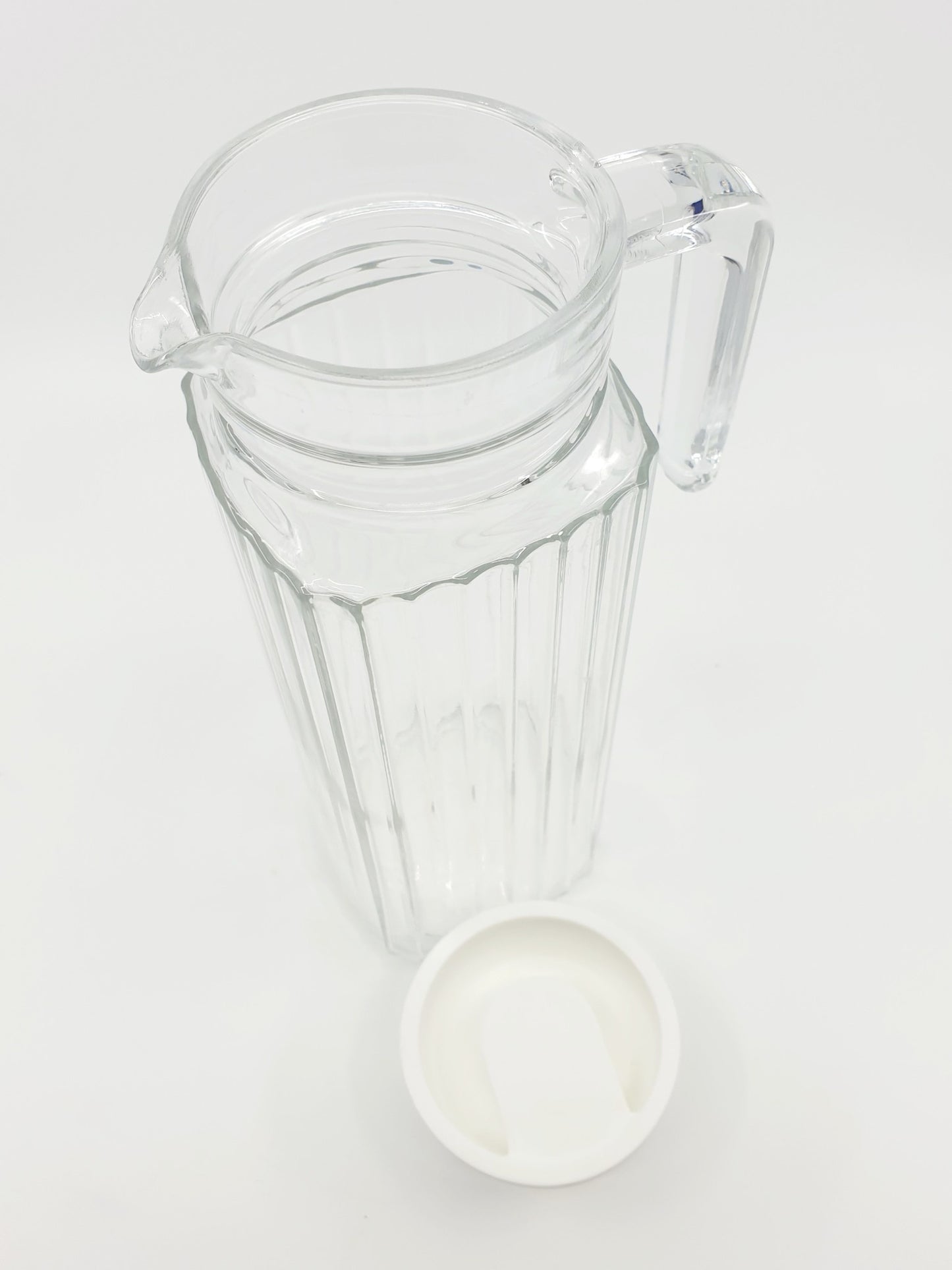 Carafe avec couvercle