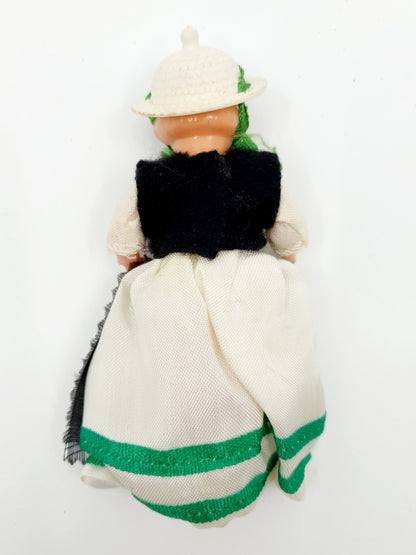 Poupée folklorique petite