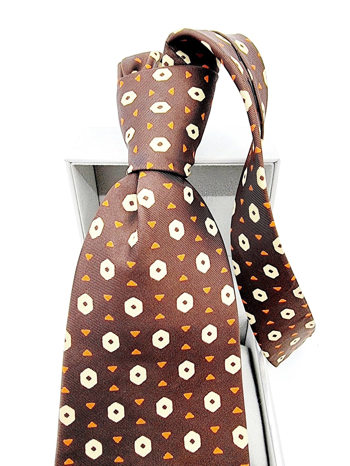 Cravate large brune à motifs