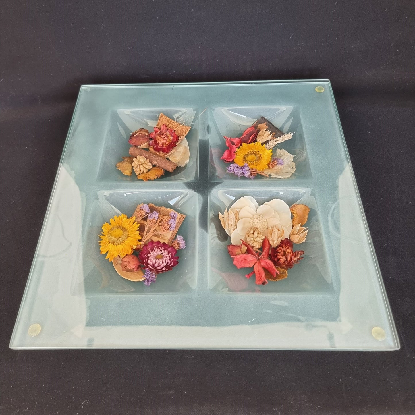 Dessous de plat en verre avec fleurs séchées