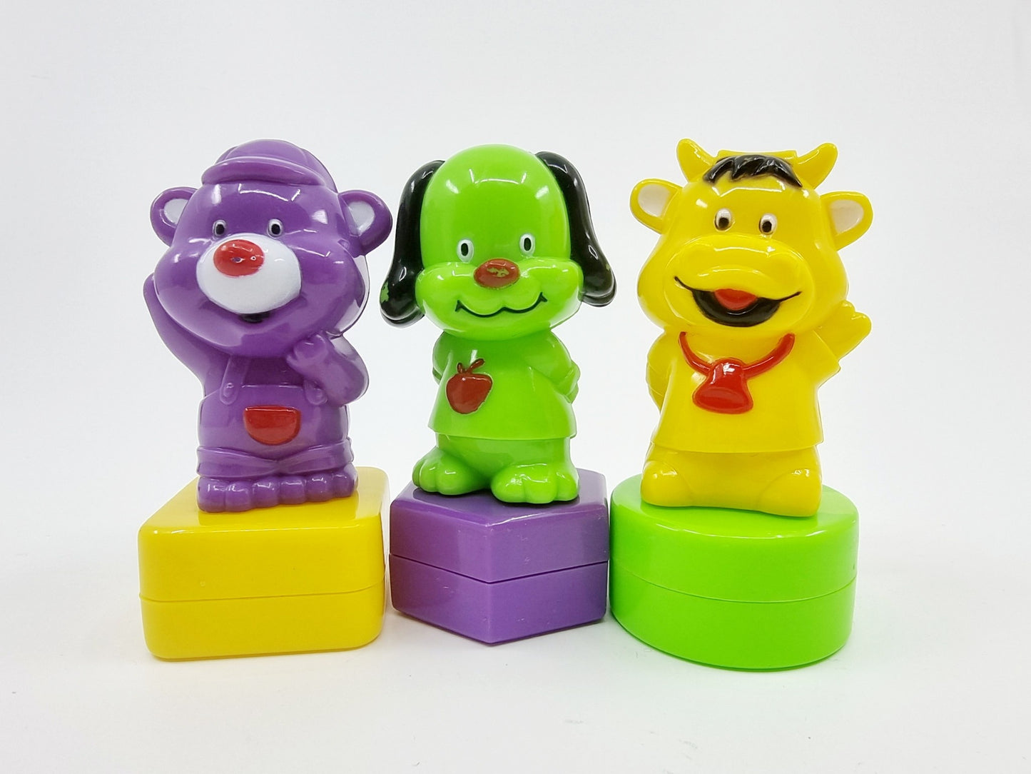 Maison colorée avec ses 3 personnages