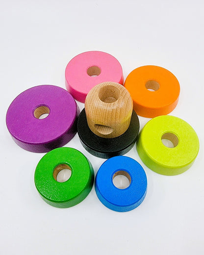 Pyramide en bois avec anneaux empilables