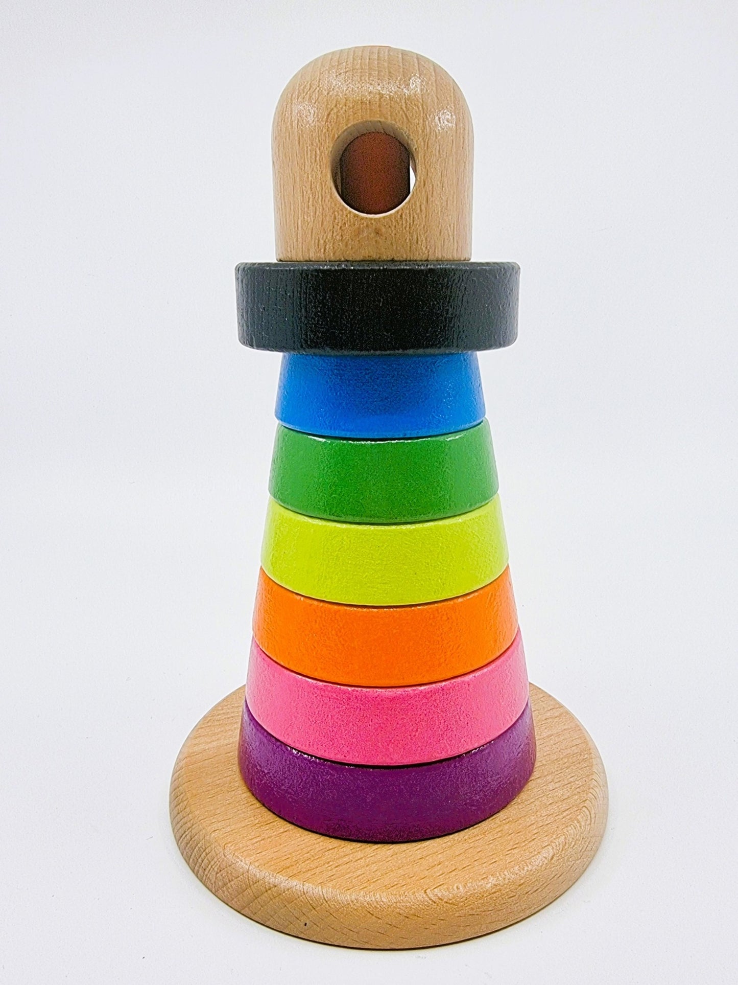 Pyramide en bois avec anneaux empilables