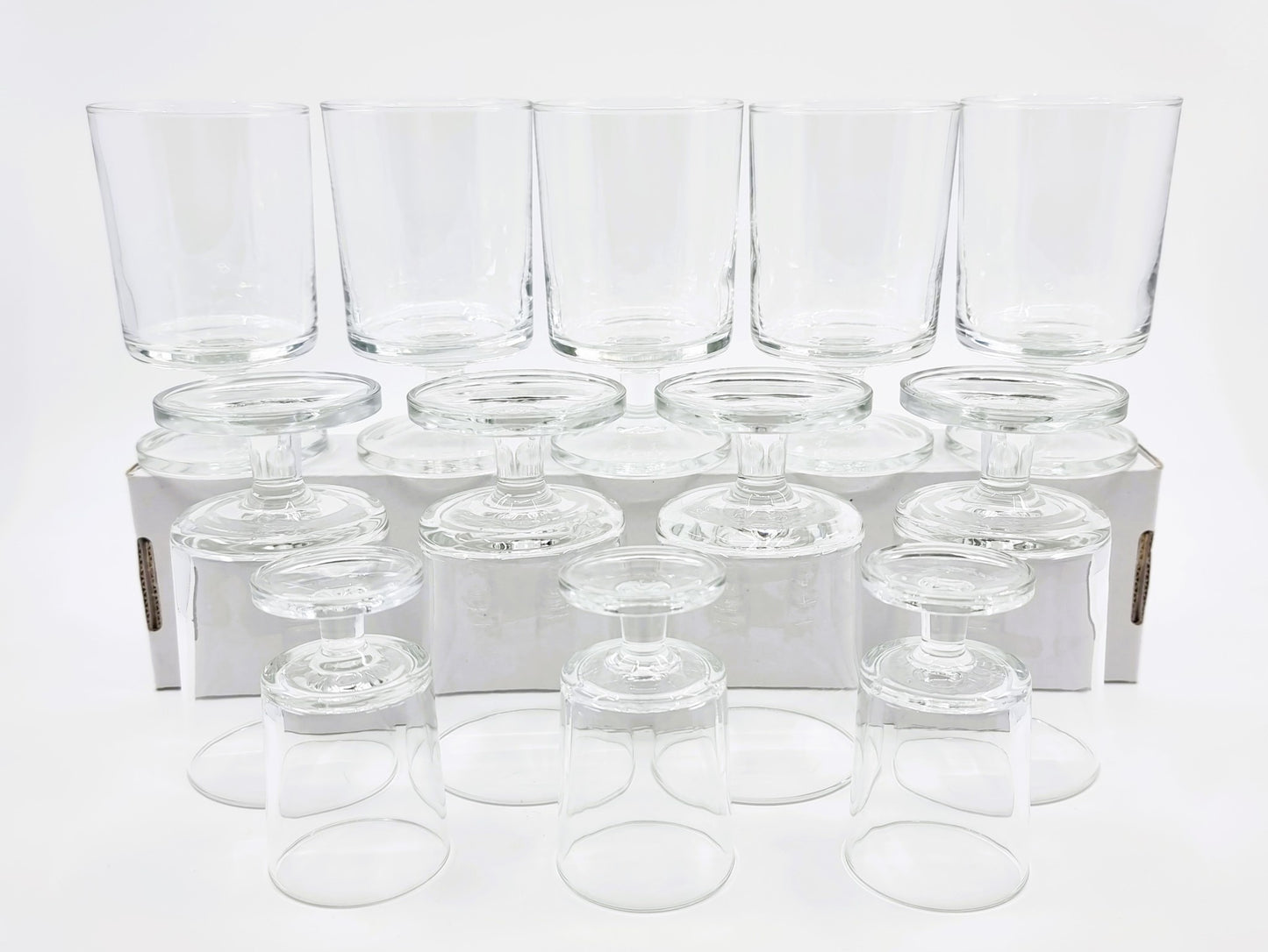 Verre à pied grand et petit format (16 pièces)