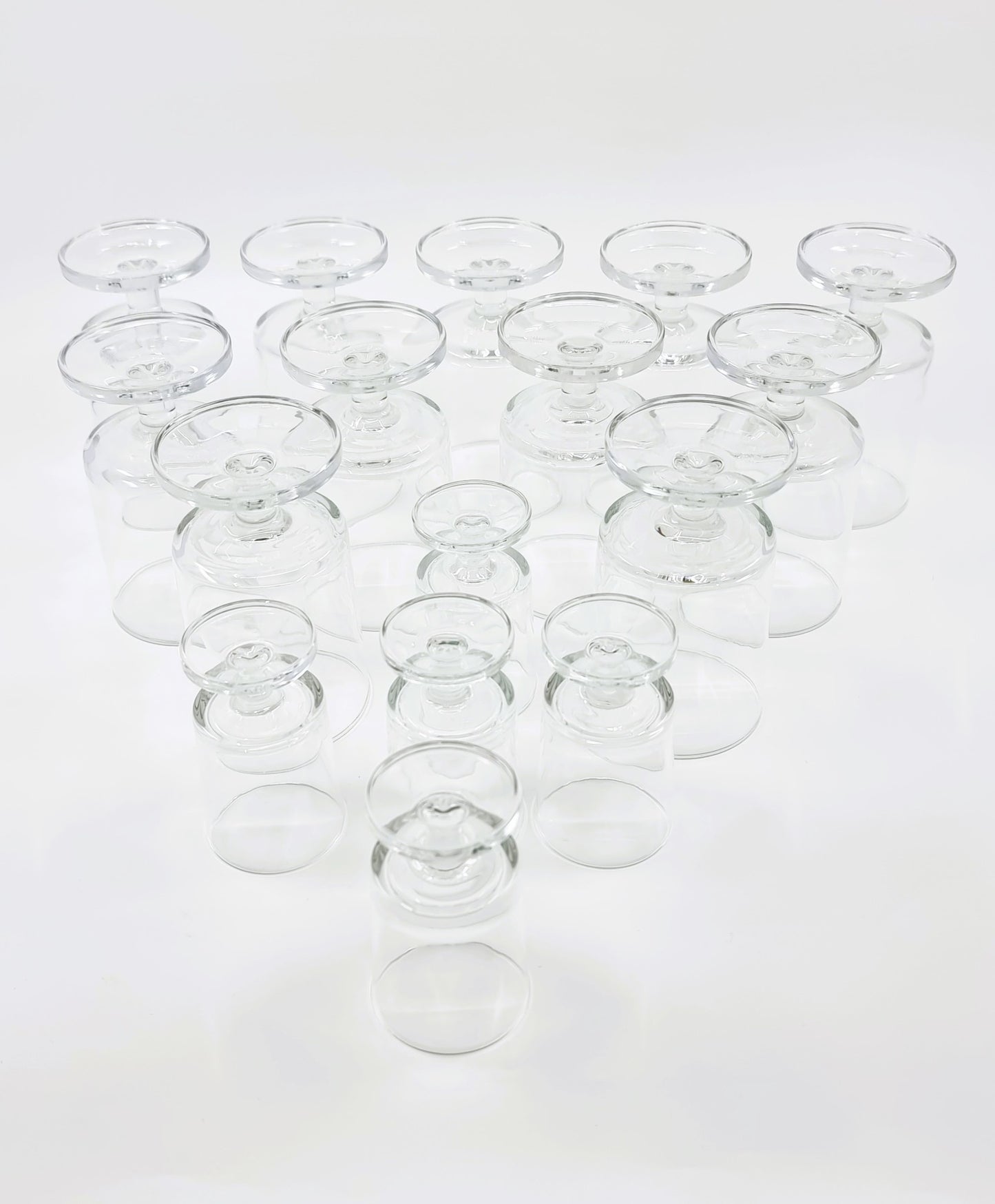 Verre à pied grand et petit format (16 pièces)