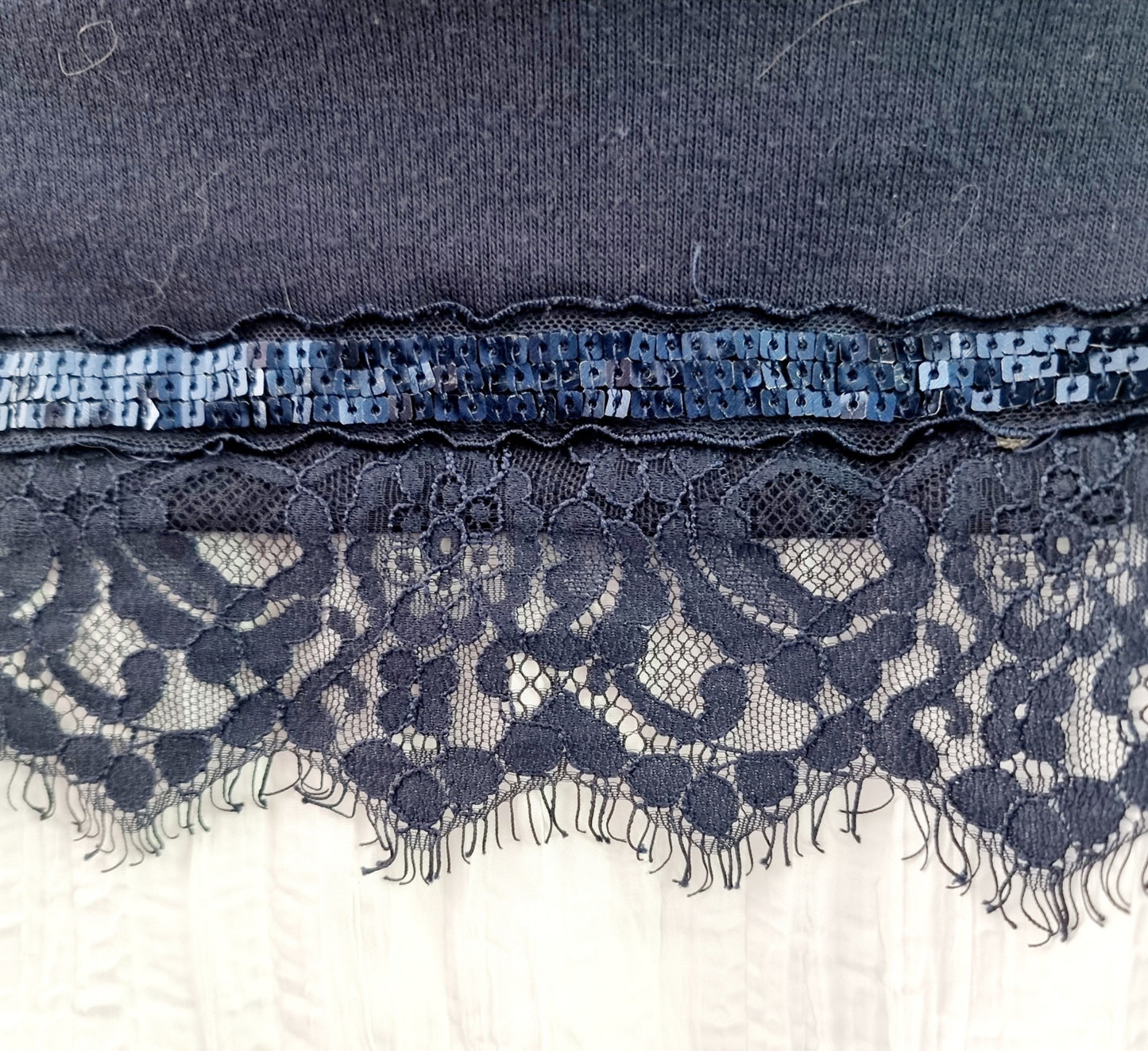 Pull à empiècement chemisier & dentelle (SIZE : EUR 46)