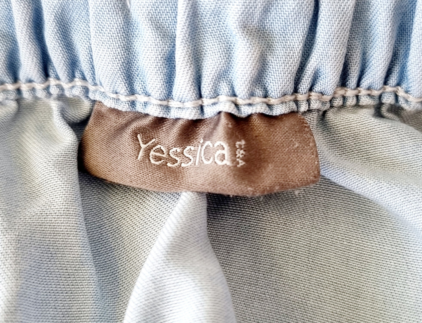 Jupe avec broderie sur le bas (SIZE : L)