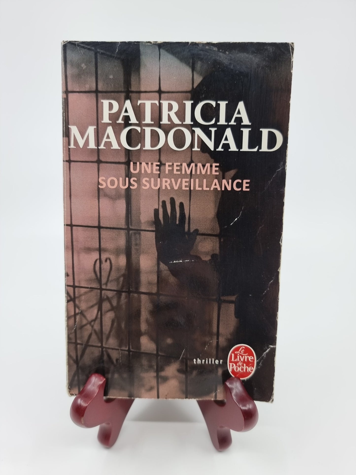 Livre - Une femme sous surveillance