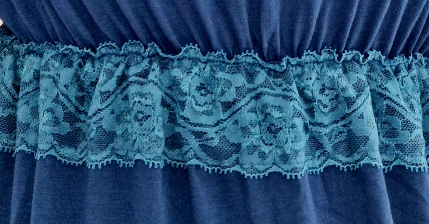 Pull aux épaule dénudées et dentelle (SIZE : S)