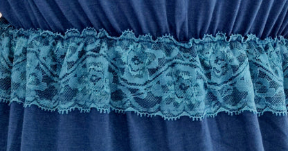 Pull aux épaule dénudées et dentelle (SIZE : S)