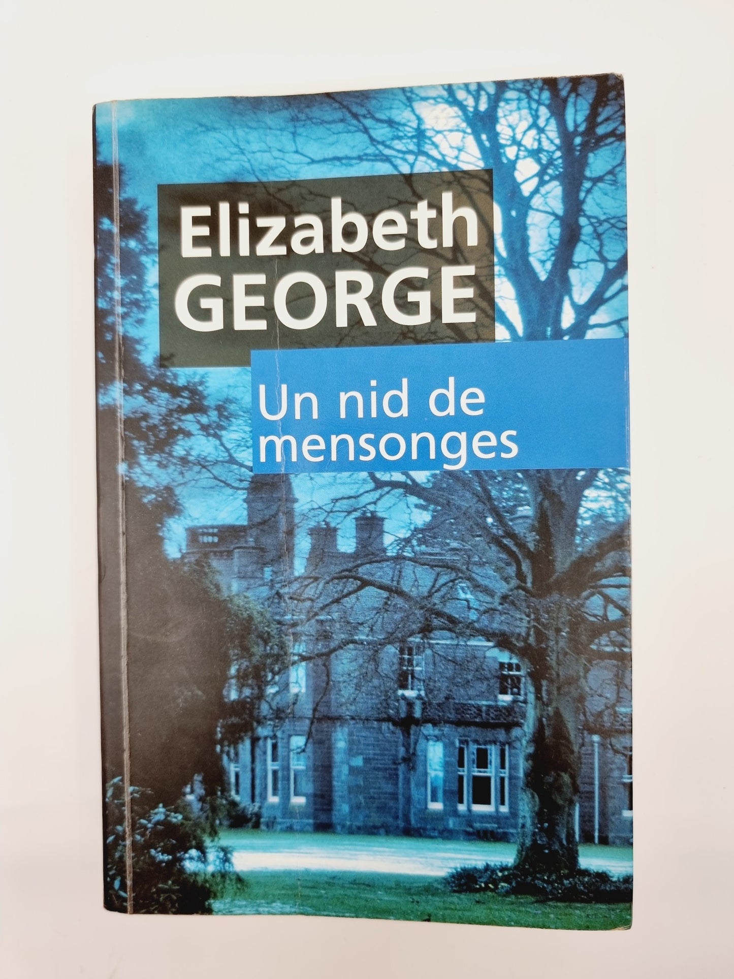 Livre - Un nid de mensonges