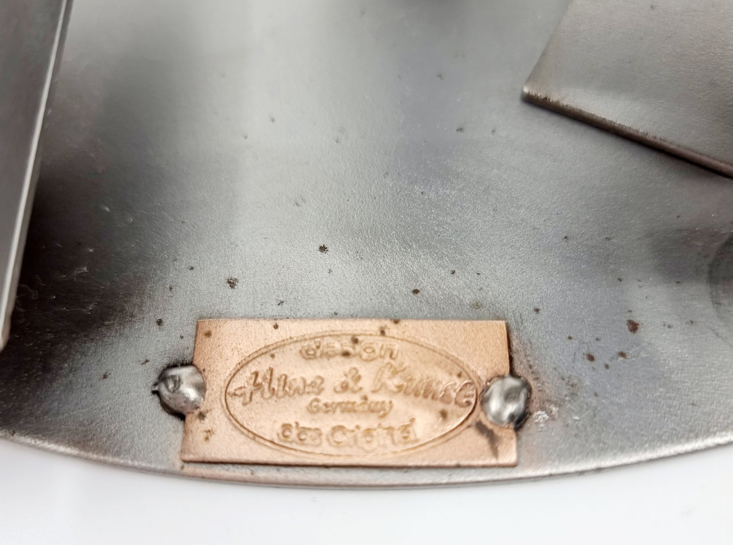 Porte crayon rigolo en acier