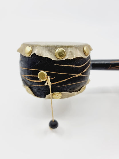 Instrument den-den daiko (tambourin)