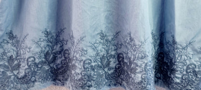 Jupe avec broderie sur le bas (SIZE : L)