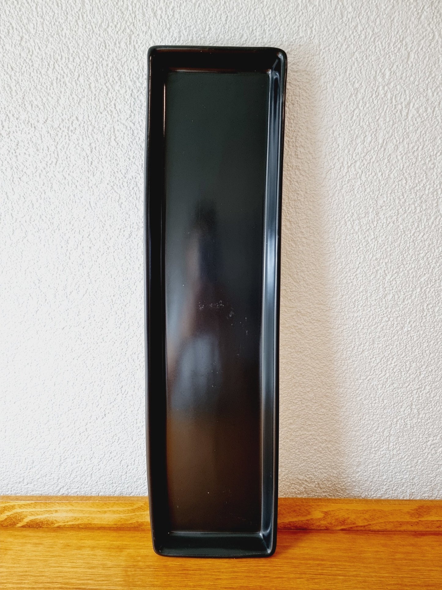 Plat rectangulaire noir en céramique