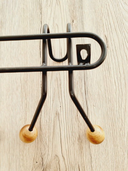 Patère avec boules en bois