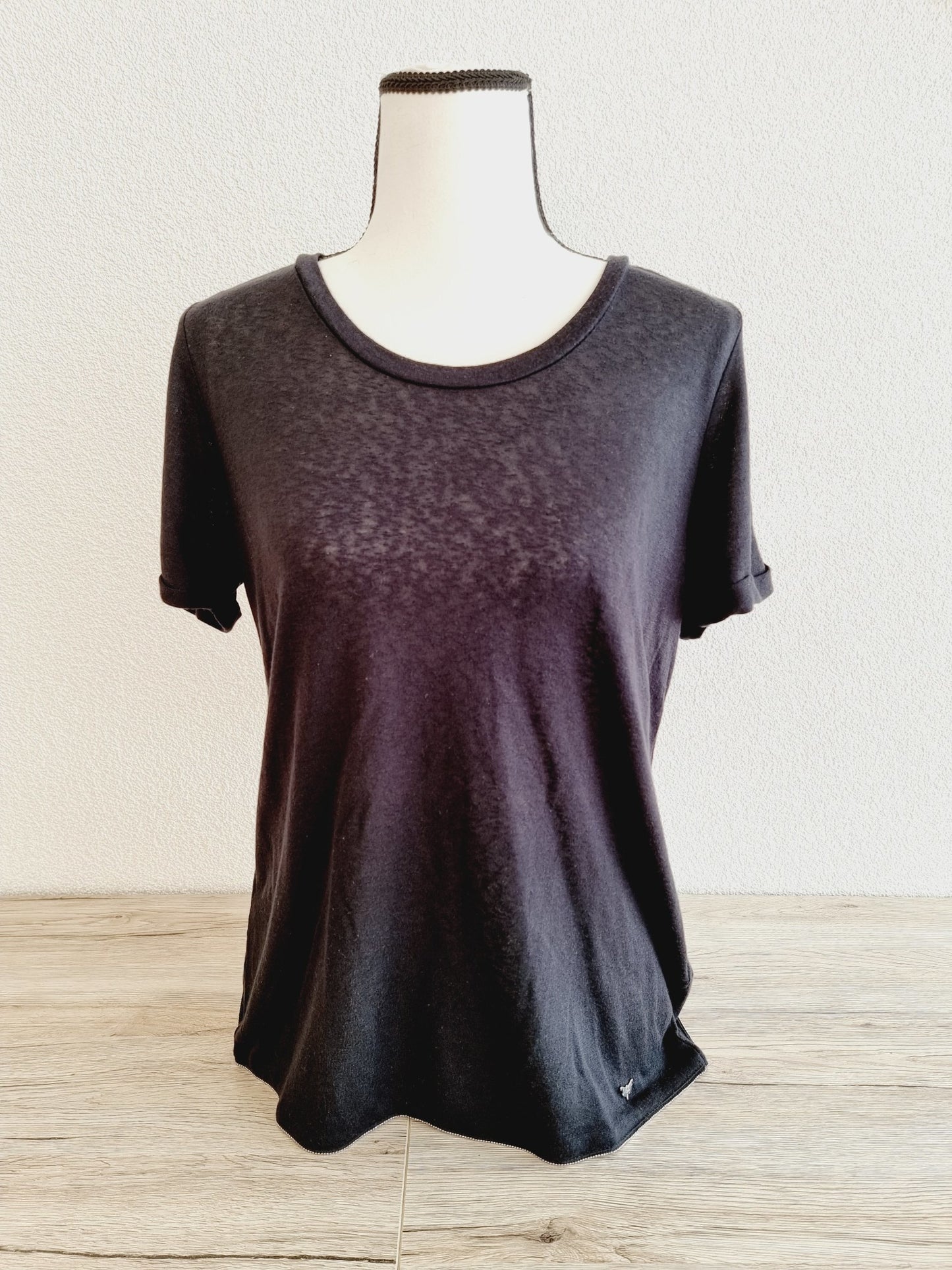 T-shirt noir ouvert derrière (SIZE : S/M)