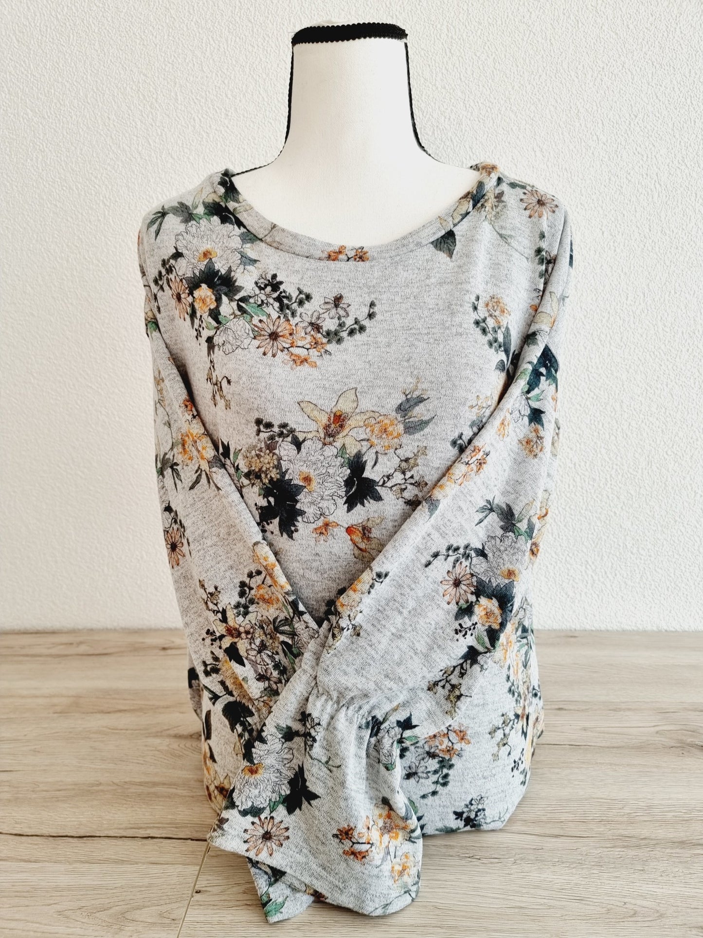 Pull fleuri aux manches bouffantes (SIZE : L)