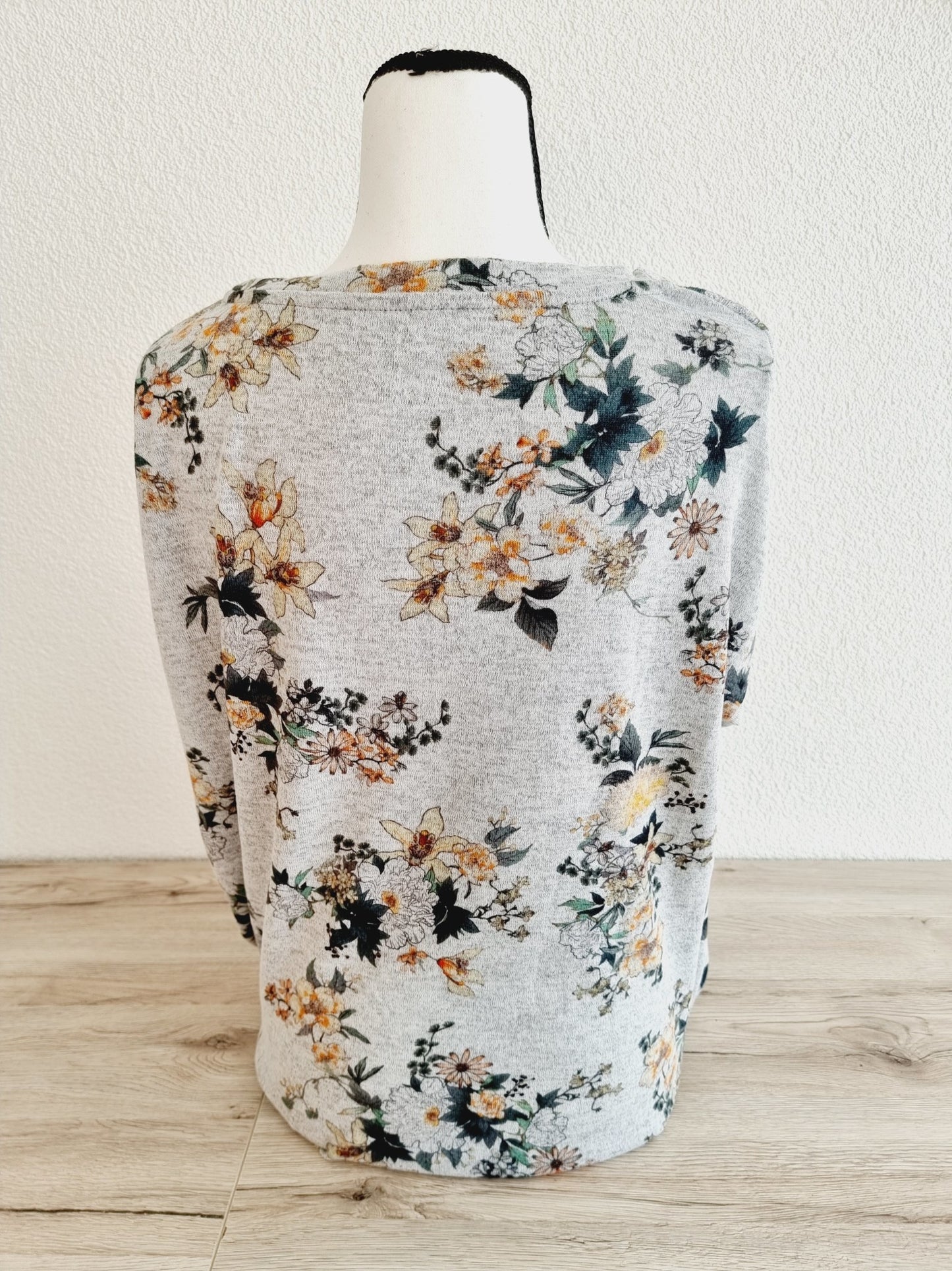 Pull fleuri aux manches bouffantes (SIZE : L)