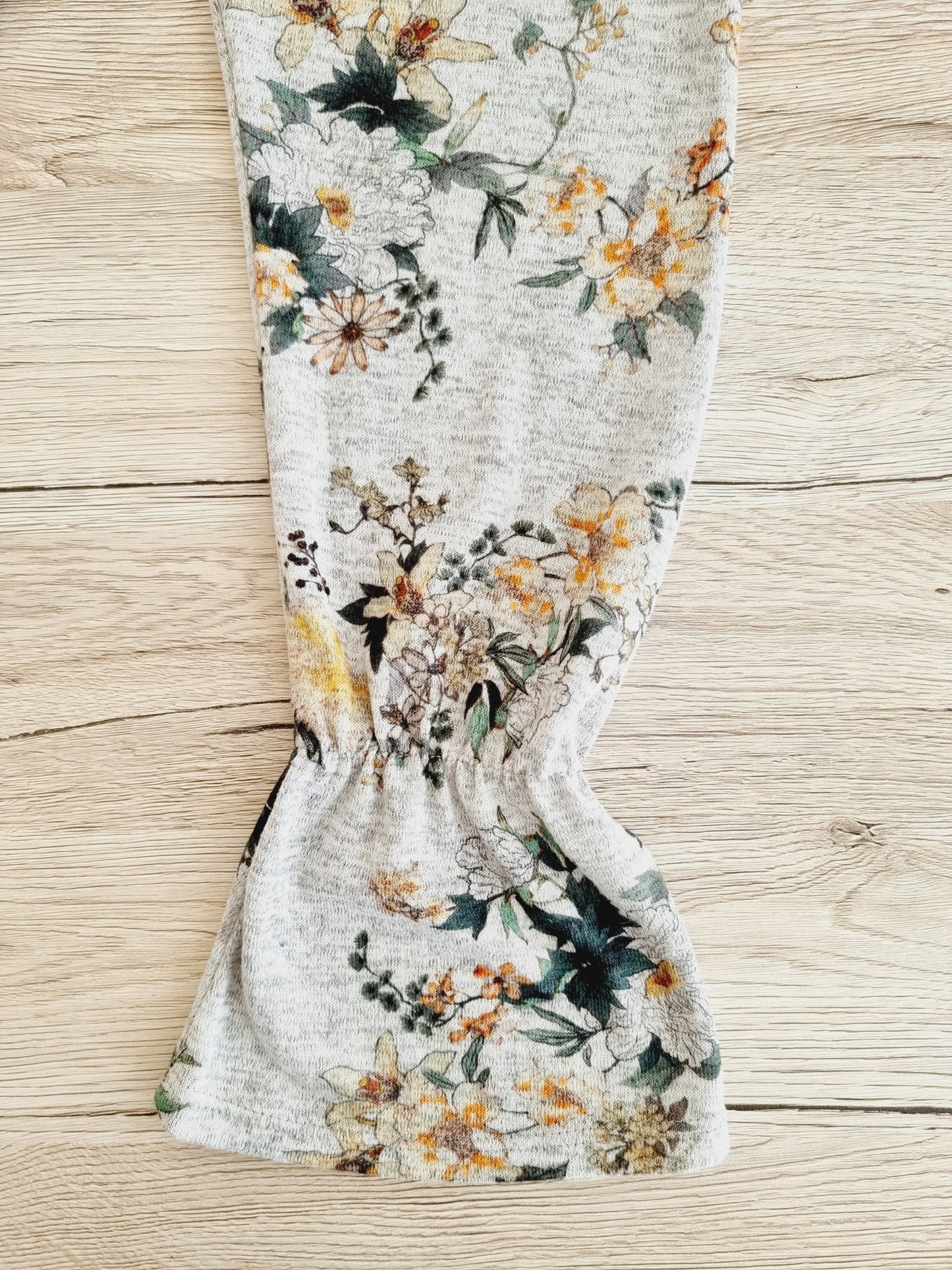 Pull fleuri aux manches bouffantes (SIZE : L)