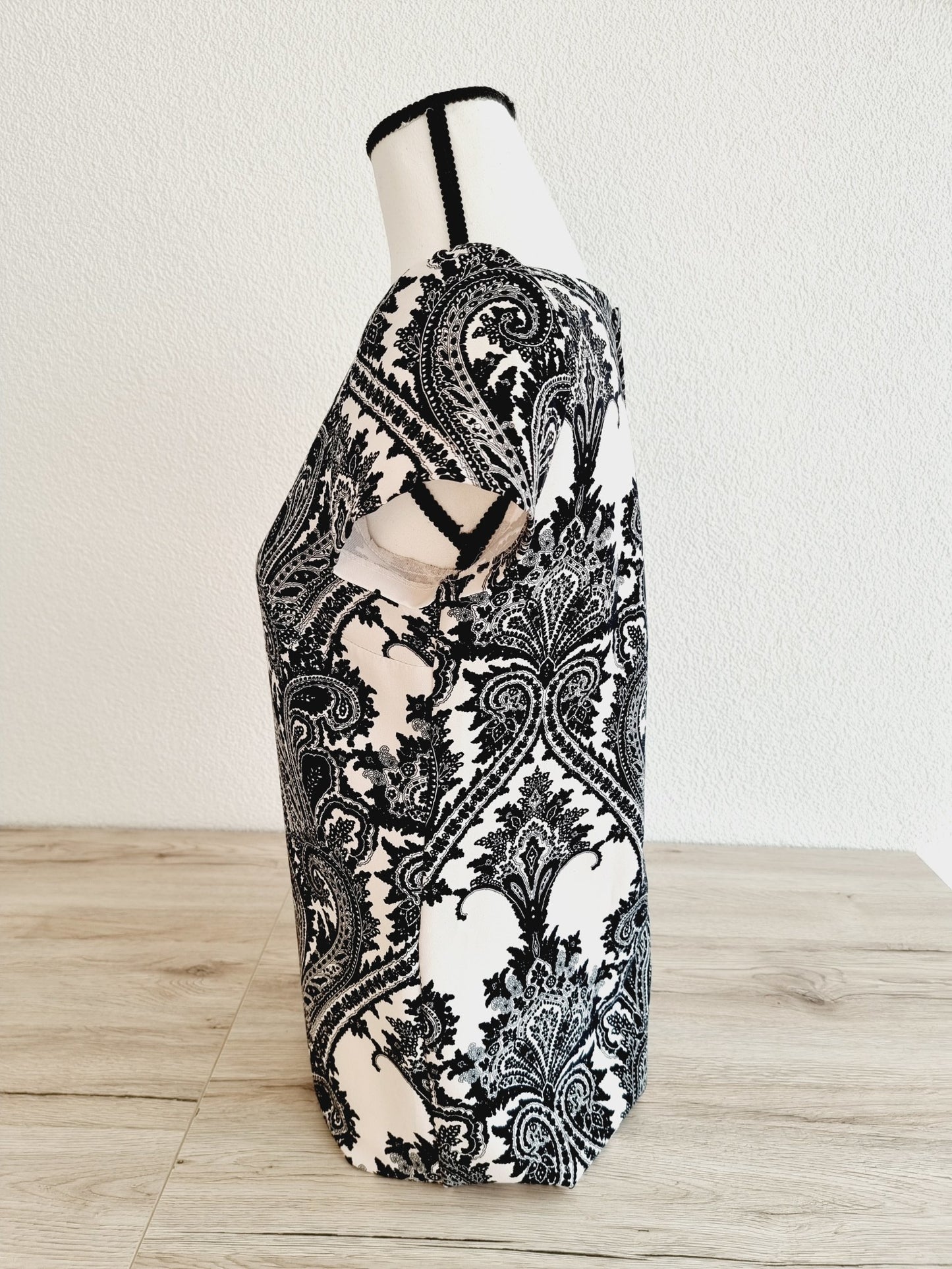 Robe noire & blanche motif baroque (SIZE : XS)
