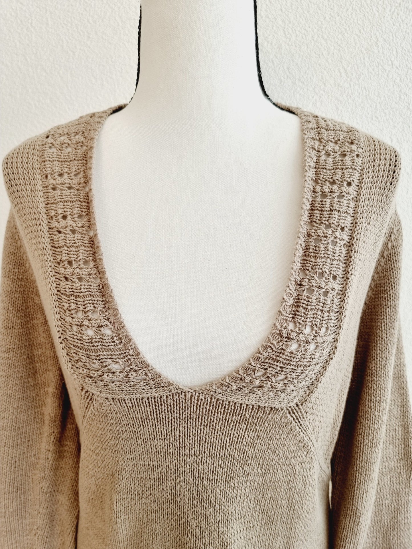 Pull en tricot col en V (SIZE : L)