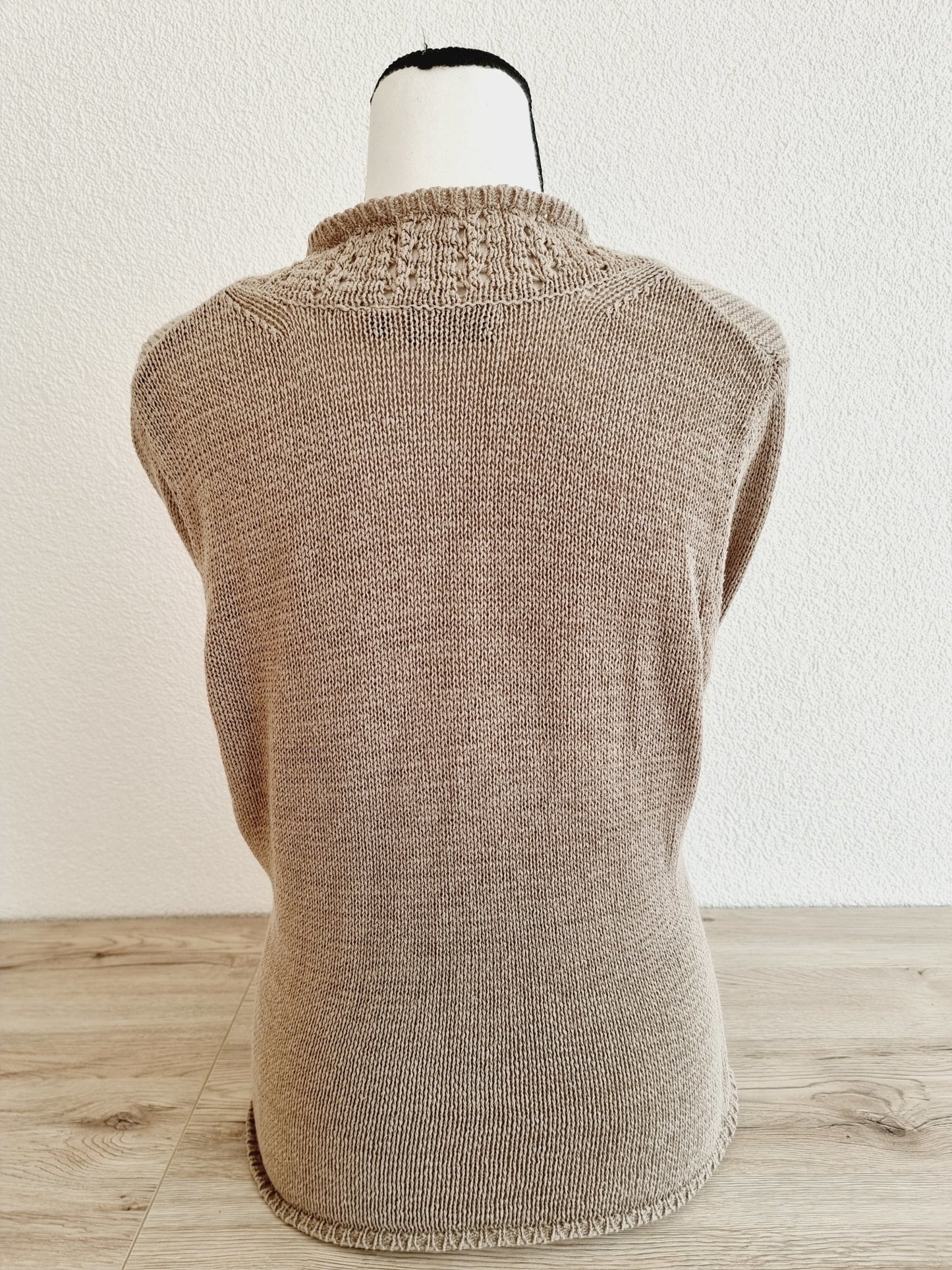 Pull en tricot col en V (SIZE : L)